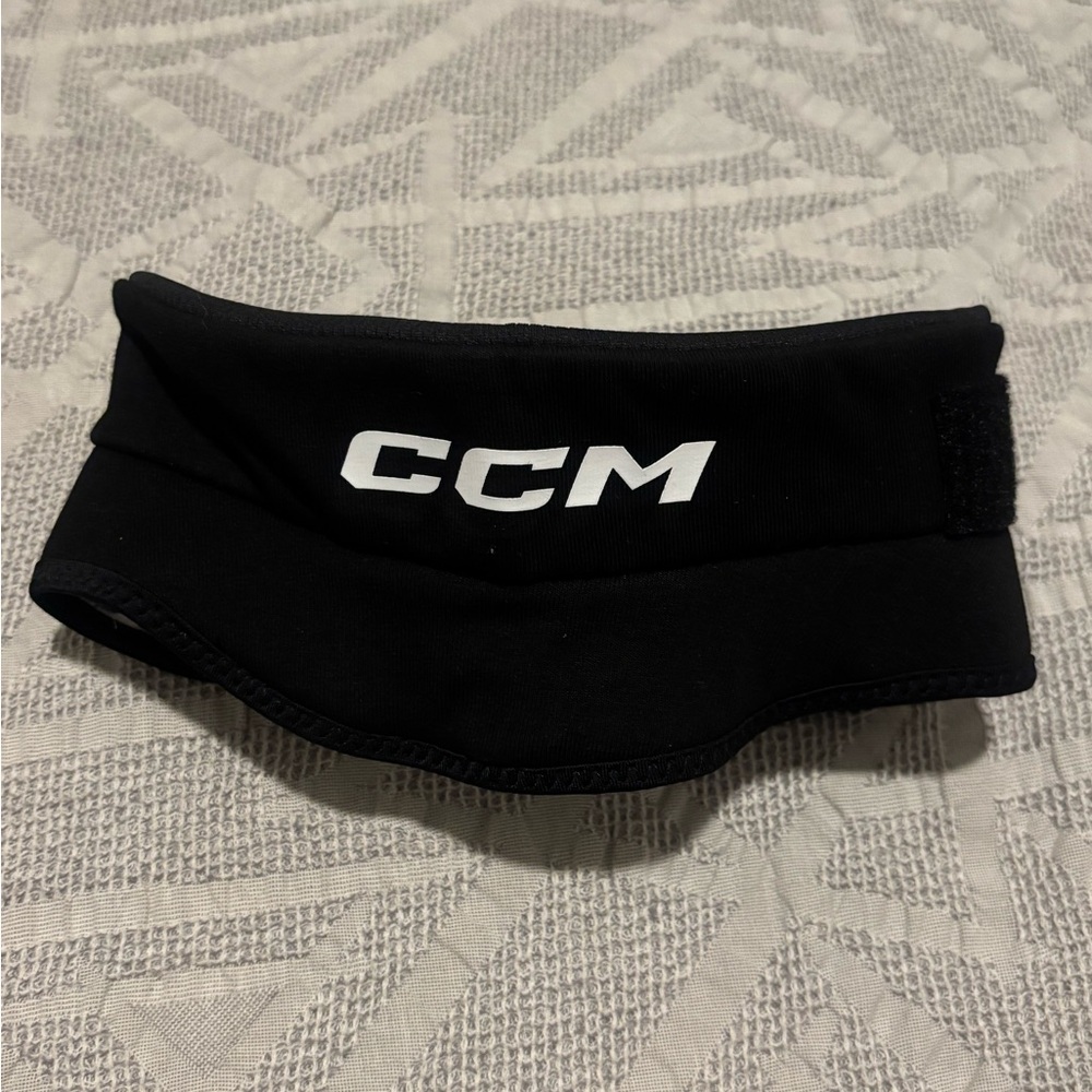 CCM NG 900 Hockey Cut Resistant Neck Guard Senior Large / XL Black Used Once